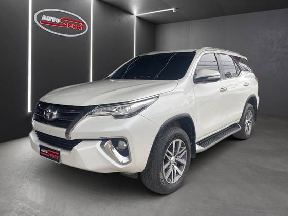 TOYOTA HILUX SW4 2.8 SRX 4X4 16V TURBO INTERCOOLER DIESEL 4P AUTOMÁTICO